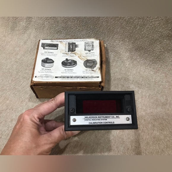Wilkerson DIS471 Process Indicator 115VAC 420mADC
Digital 
Calibration Controls - Picture 8 of 13